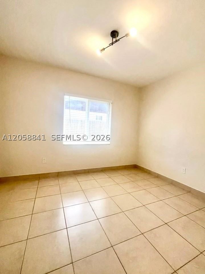 1679 Ne 176th St - Photo 7 of 20
