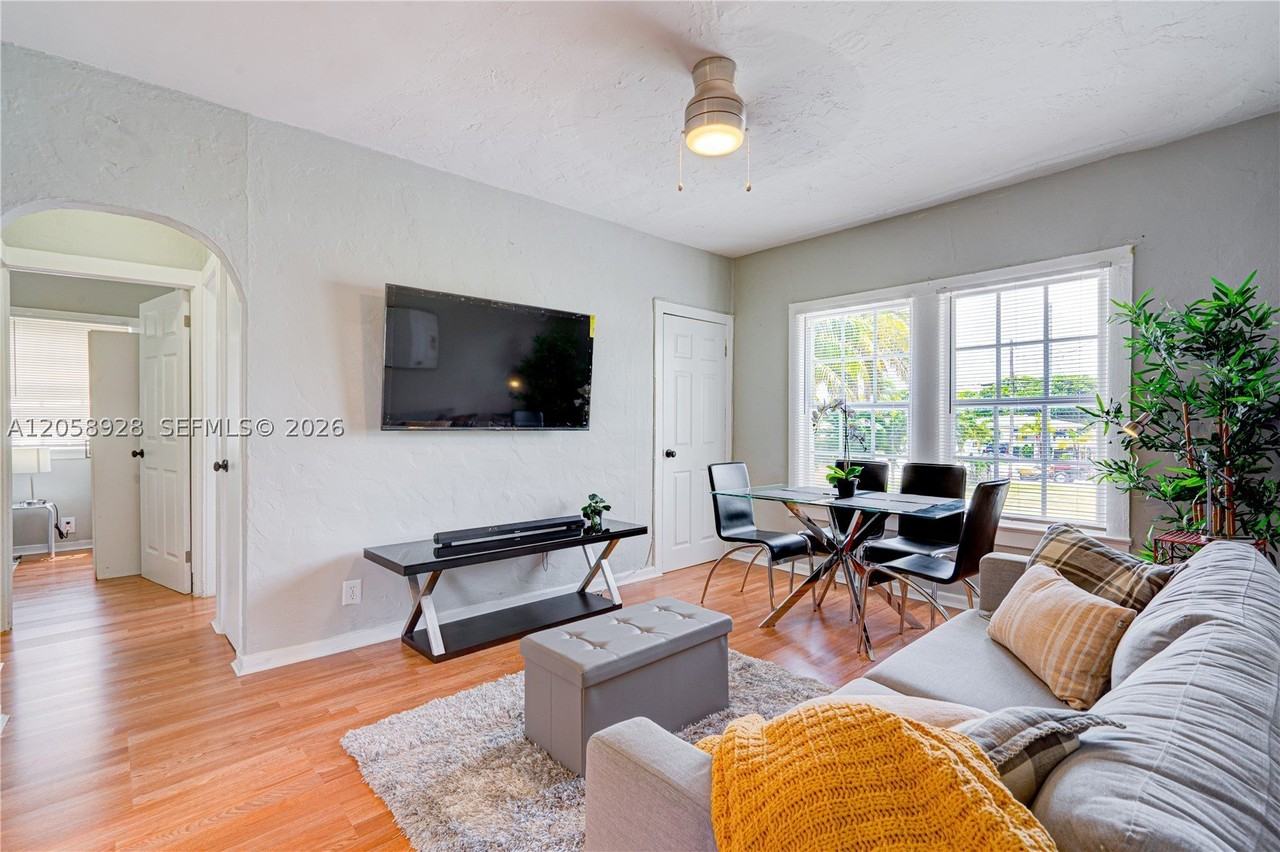 227 Sw 30th Ave #B - Photo 5 of 15