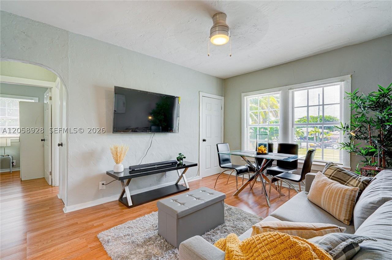 227 Sw 30th Ave #B - Photo 6 of 15