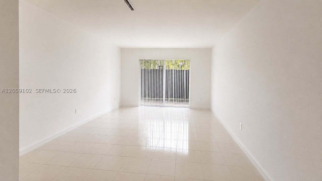 13710 Sw 90th Ave #4 - Photo 2 of 10