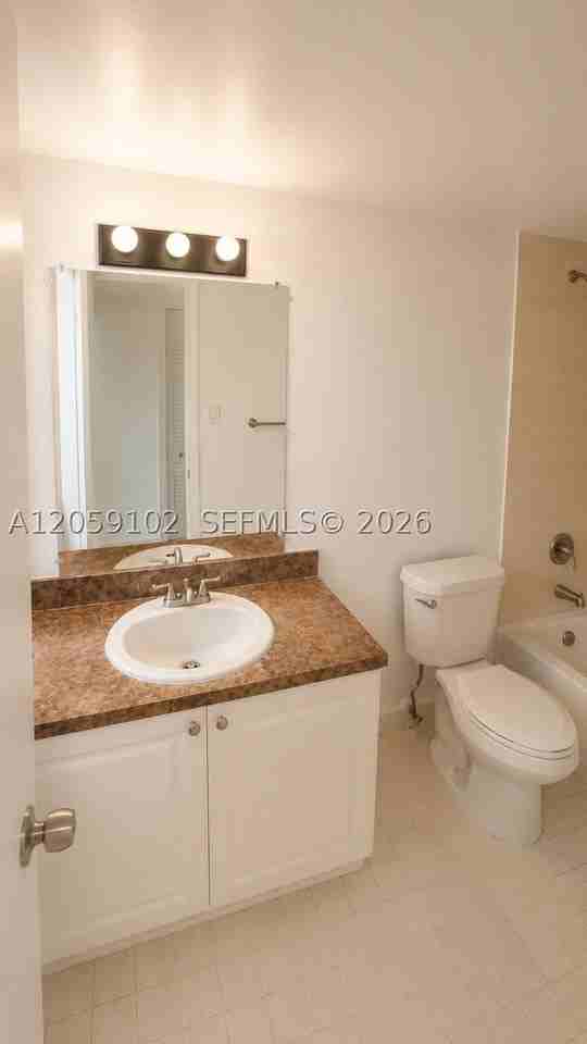 13710 Sw 90th Ave #4 - Photo 4 of 10