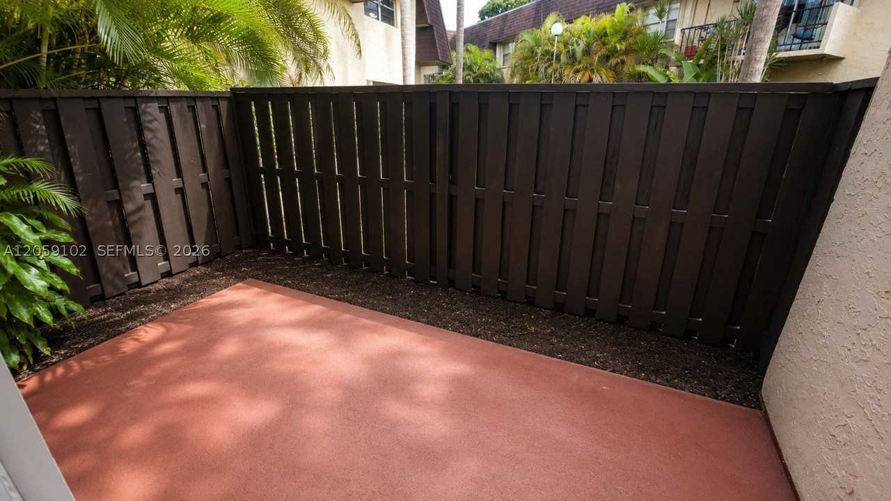13710 Sw 90th Ave #4 - Photo 5 of 10