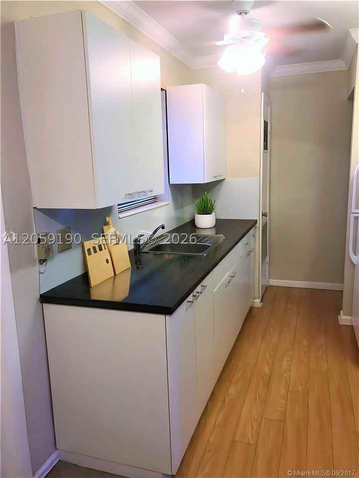 2236 Jackson St #8 - Photo 2 of 9