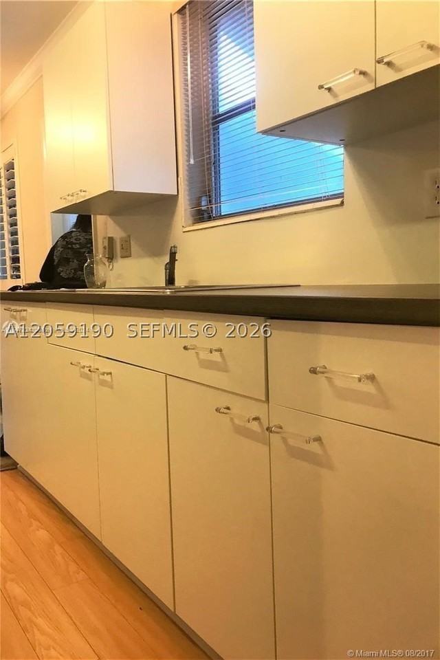 2236 Jackson St #8 - Photo 4 of 9