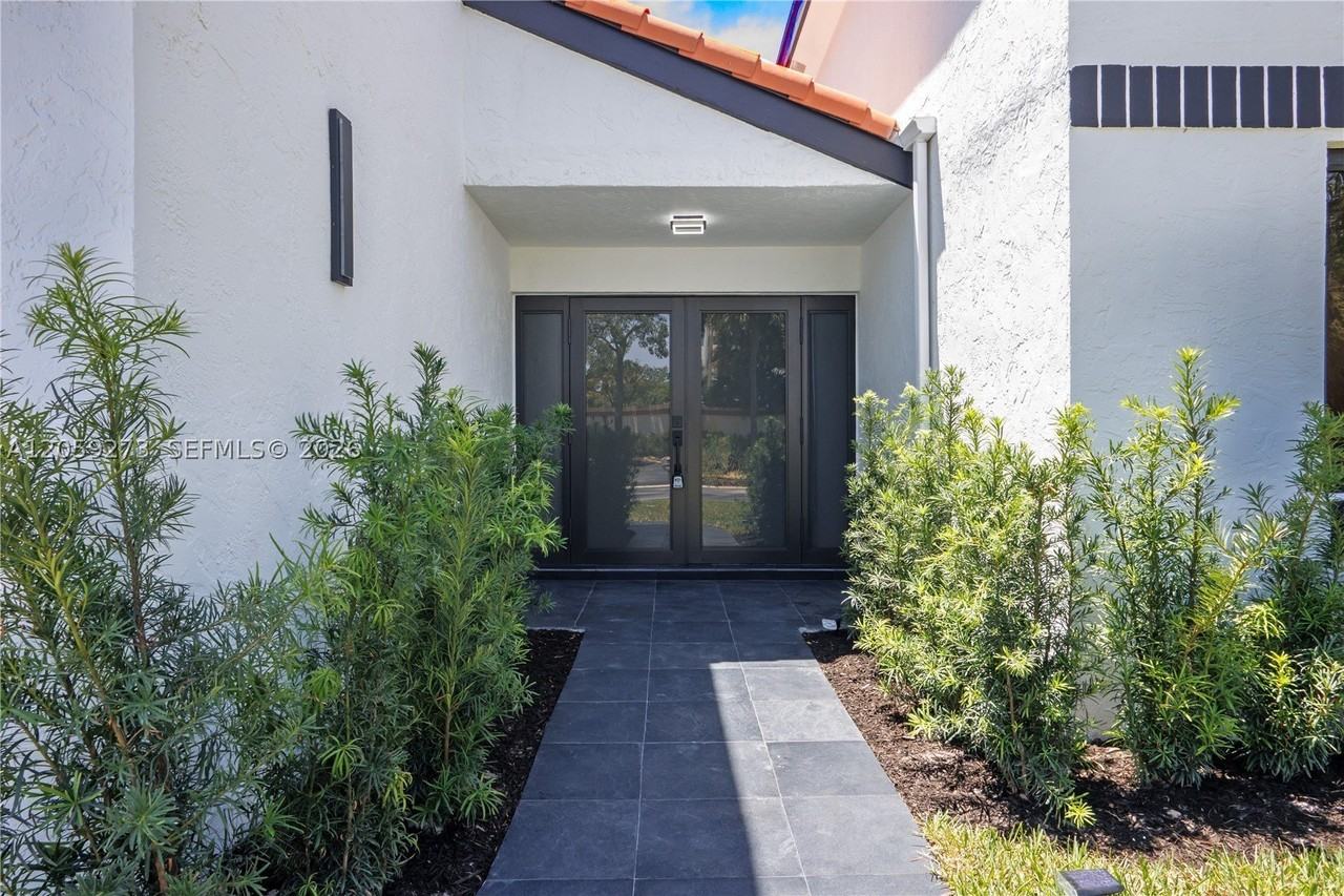 1543 Sw 1st Ave - Photo 3 of 50