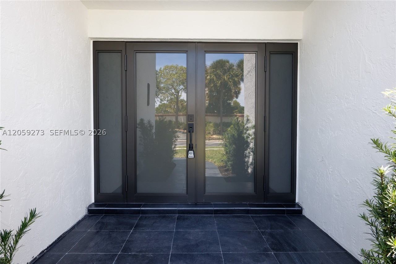 1543 Sw 1st Ave - Photo 4 of 50