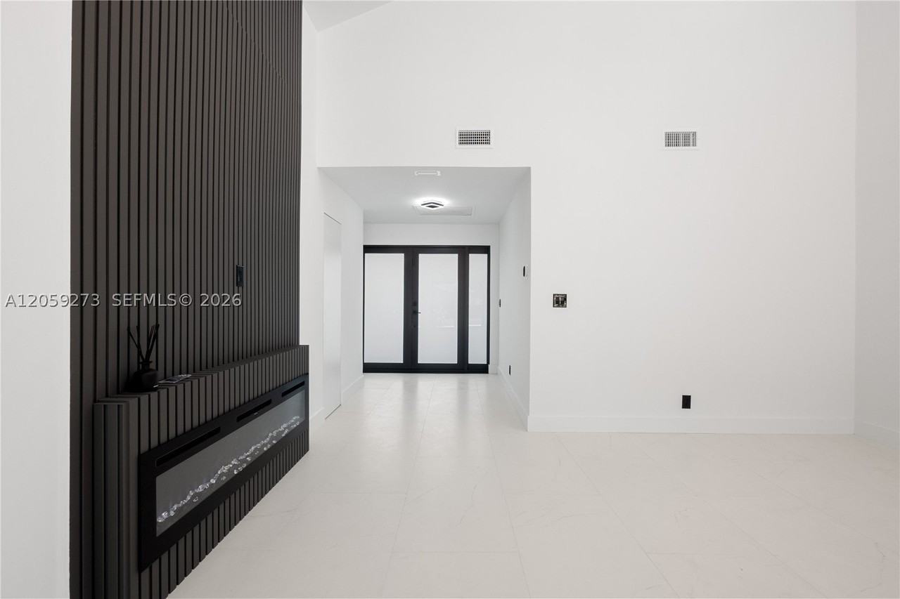 1543 Sw 1st Ave - Photo 7 of 50