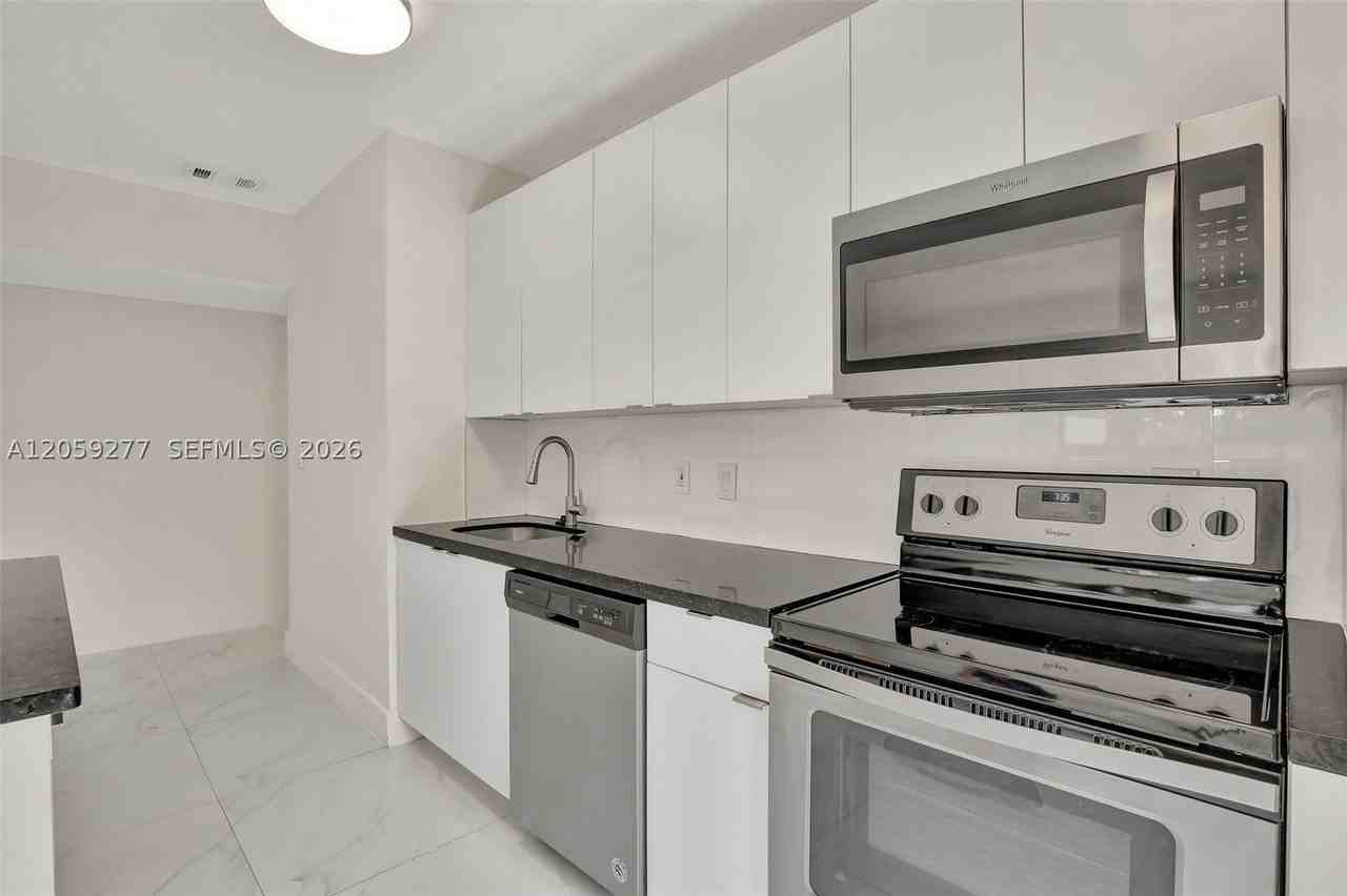 5731 Ne 18th Ave #1 - Photo 6 of 15