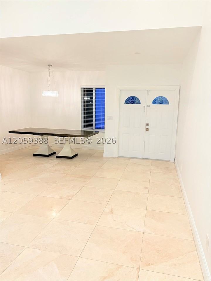 1581 Sw 106th Ave #0 - Photo 4 of 10