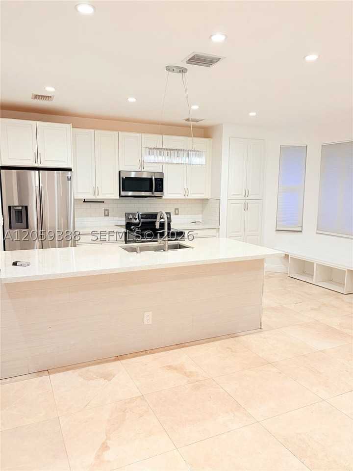 1581 Sw 106th Ave #0 - Photo 5 of 10