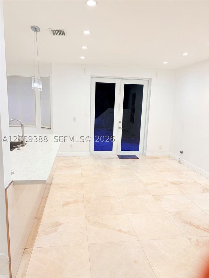 1581 Sw 106th Ave #0 - Photo 6 of 10