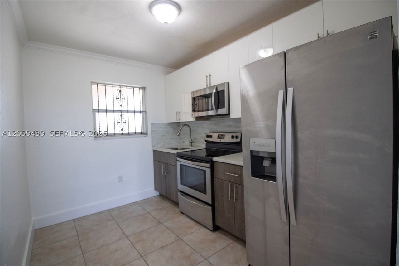 4758 W Flagler St #14 - Photo 3 of 11