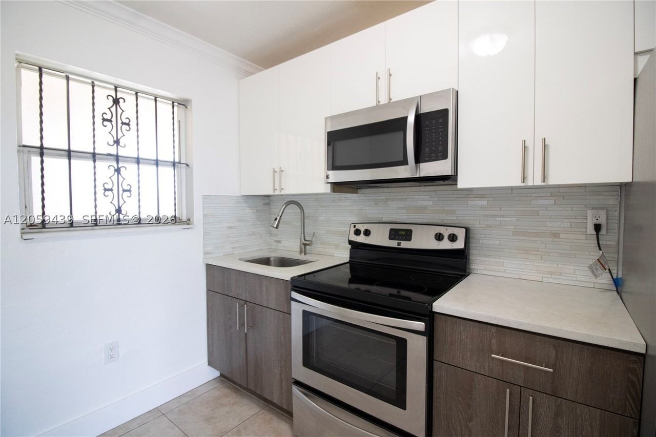 4758 W Flagler St #14 - Photo 4 of 11