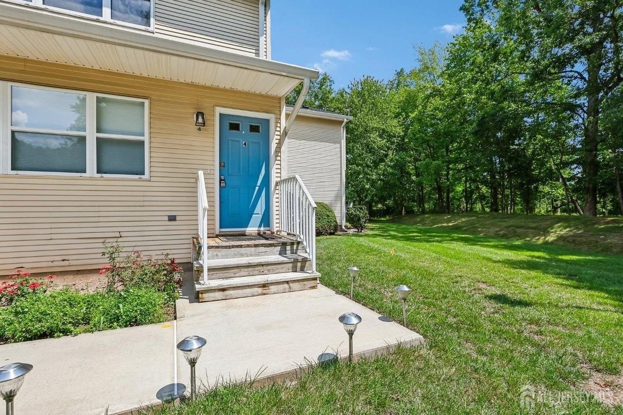 4 Chelsea Dr - Photo 2 of 21