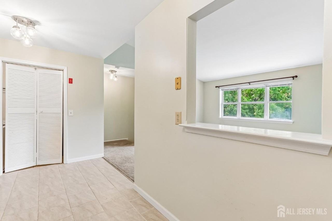 4 Chelsea Dr - Photo 5 of 21