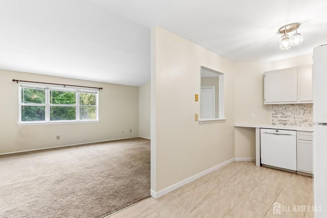 4 Chelsea Dr - Photo 6 of 21