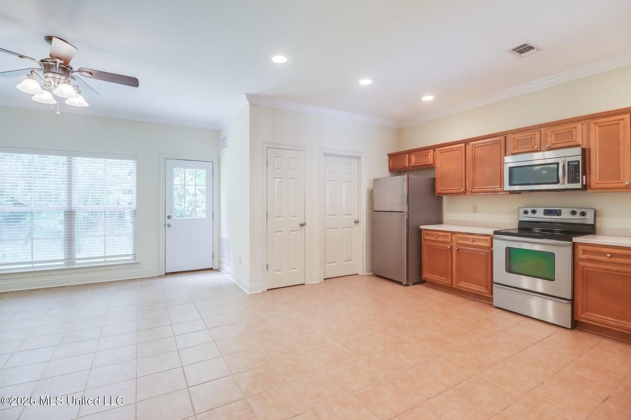 940 Jefferson Dr - Photo 5 of 19