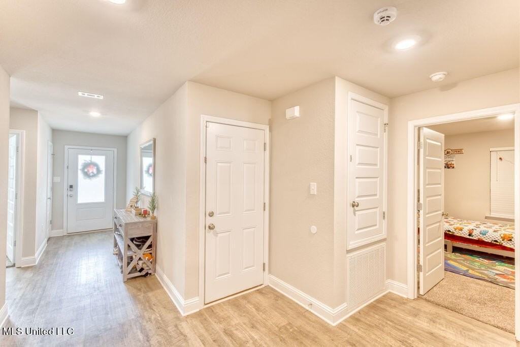 6476 Eastland Cir - Photo 6 of 23