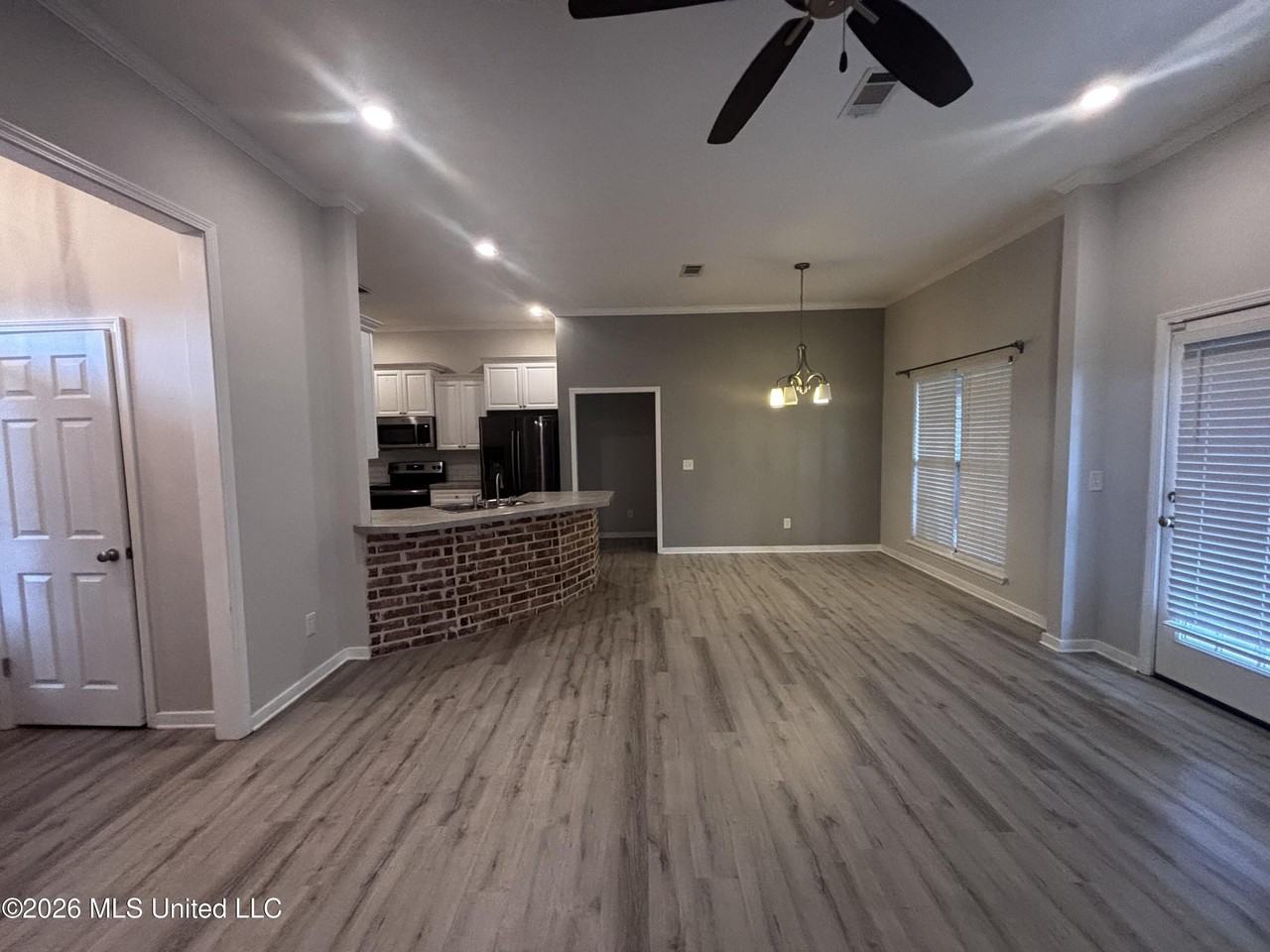 1234 Addison Ln - Photo 4 of 23