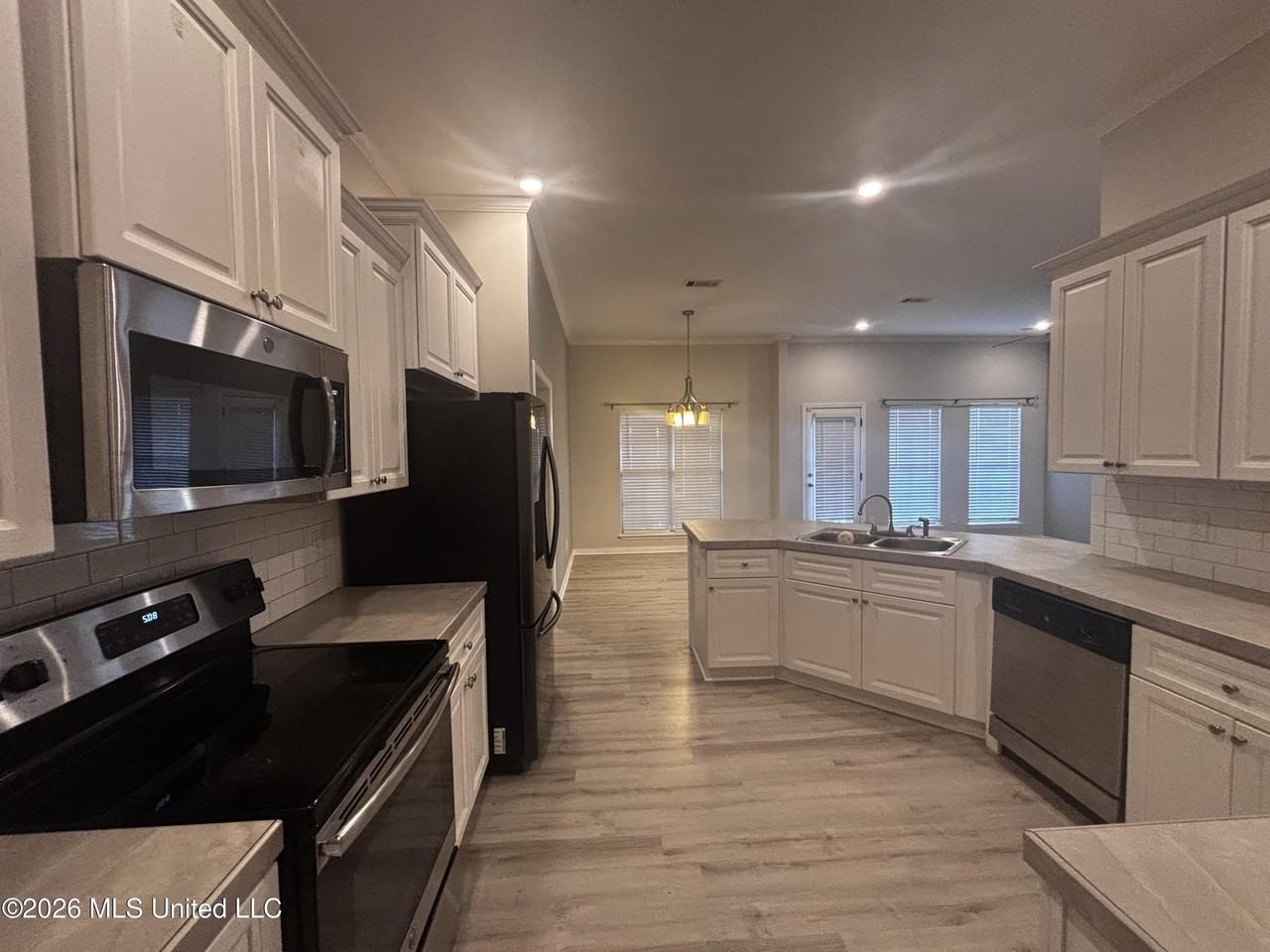 1234 Addison Ln - Photo 6 of 23