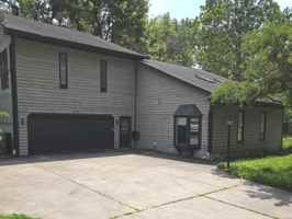 featured image of 945 Fox Hill Dr