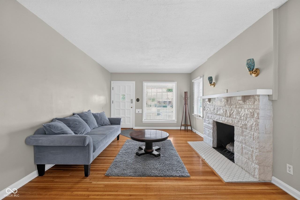 5428 E 10th St - Photo 4 of 35