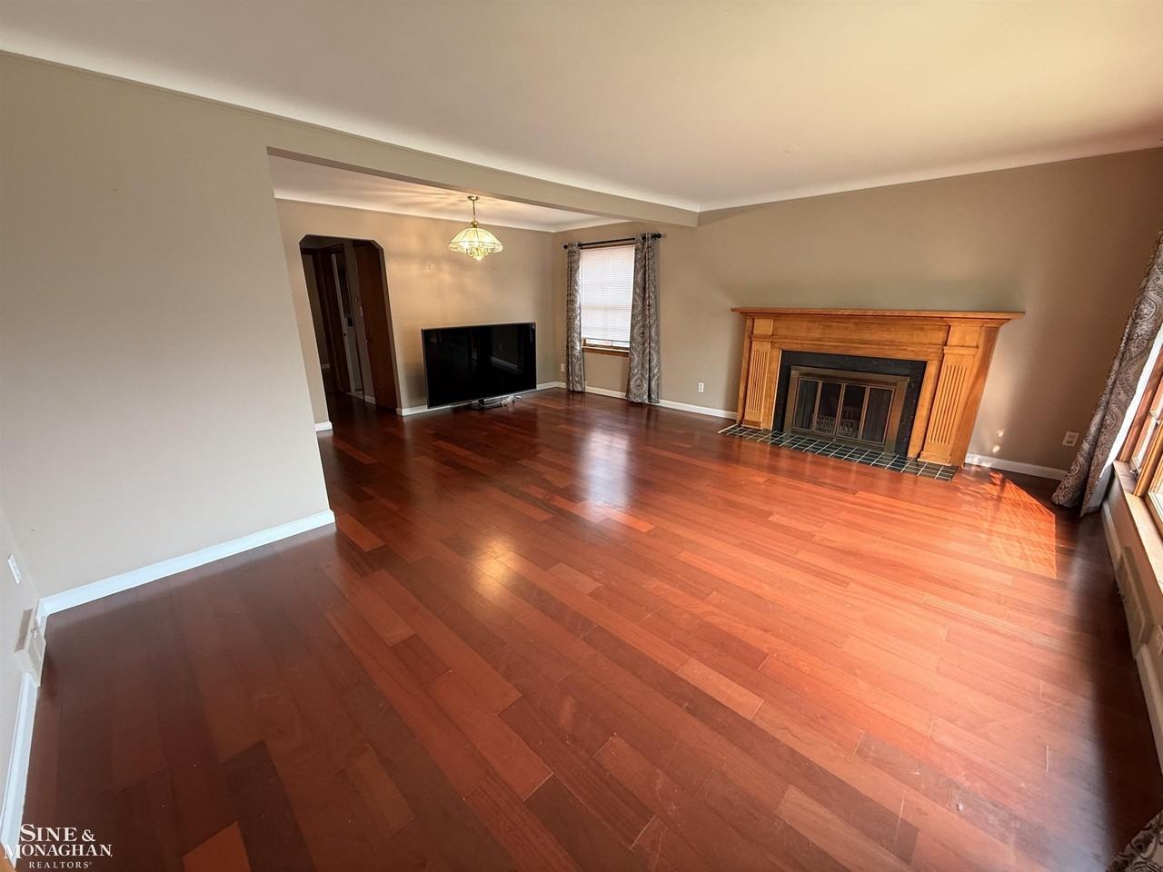 2056 Lennon St - Photo 5 of 32