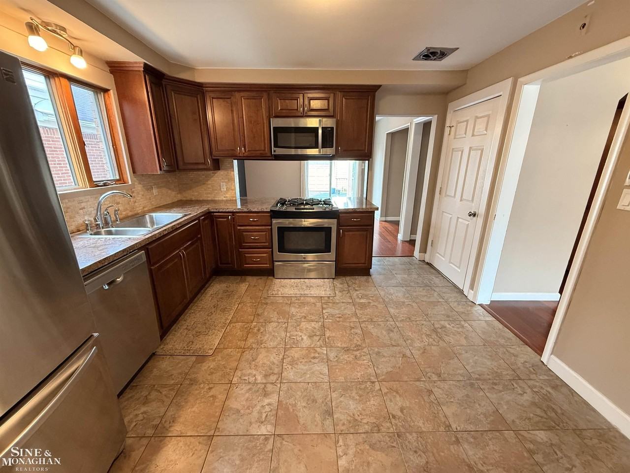 2056 Lennon St - Photo 6 of 32
