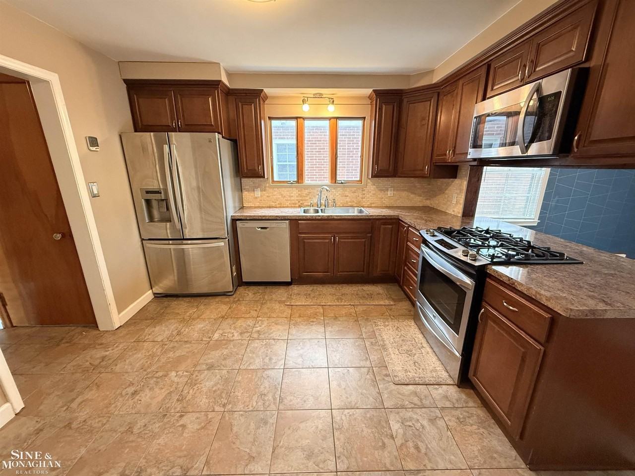 2056 Lennon St - Photo 7 of 32