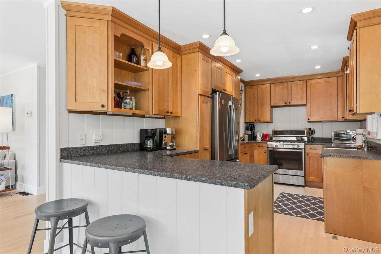 570 Hippodrome Dr - Photo 7 of 22