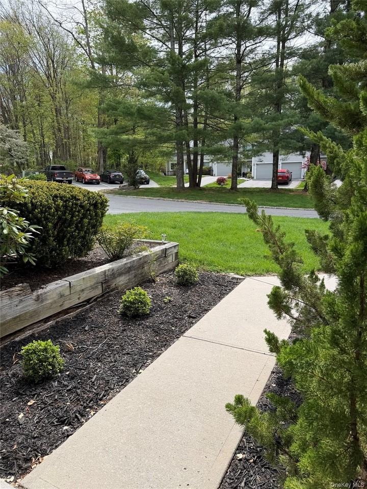 73 Cornwall Cir - Photo 3 of 22
