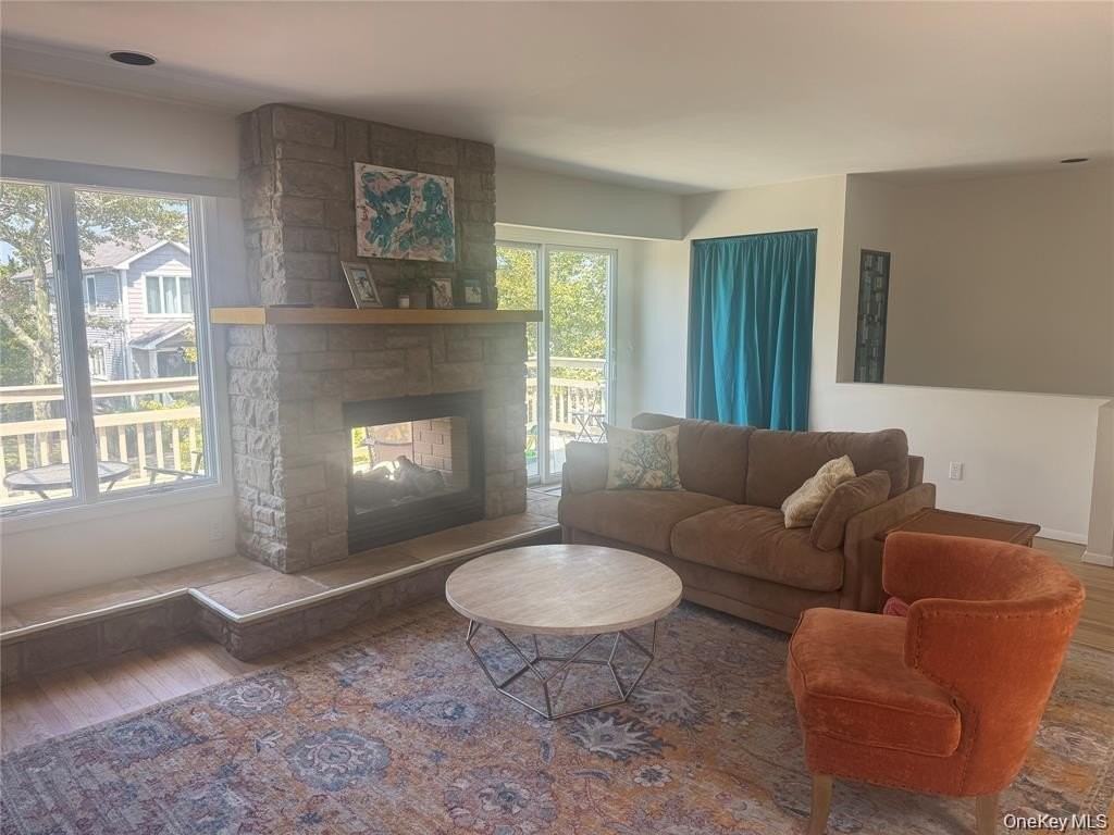 458 W Chester St - Photo 4 of 17