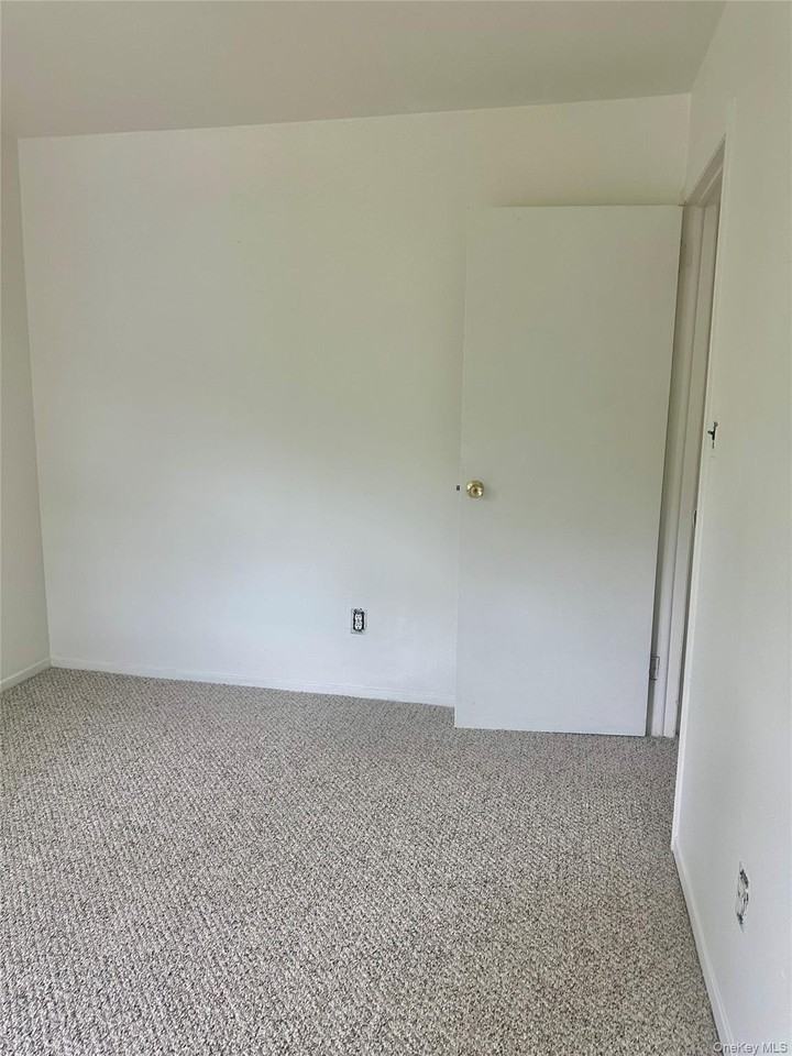 28 Warner Ln - Photo 5 of 7