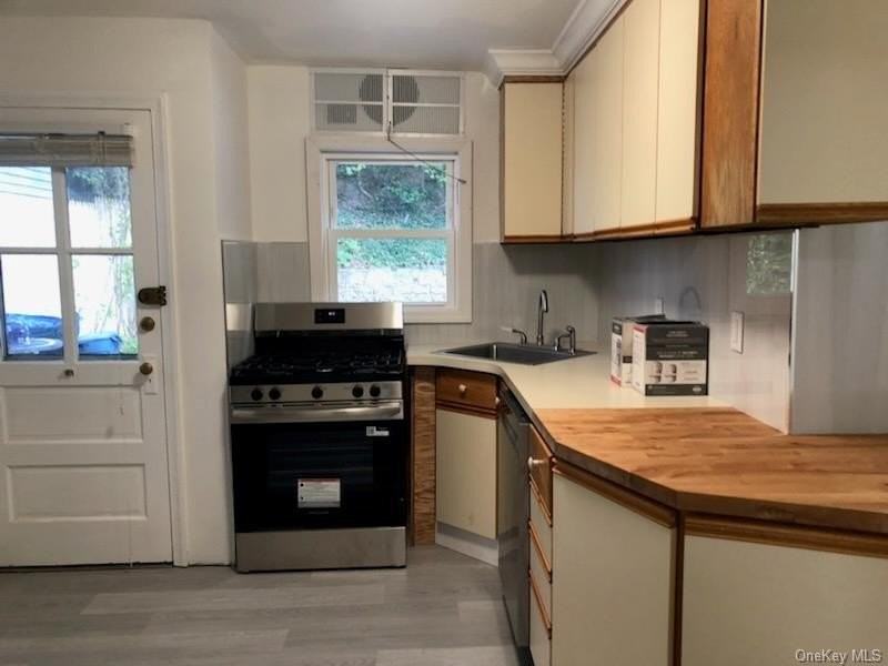 76 Bayview Ave #A - Photo 7 of 17