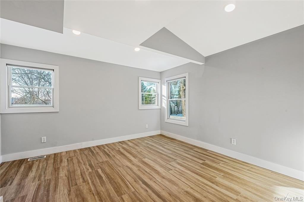 134 Ralph Ave - Photo 4 of 7