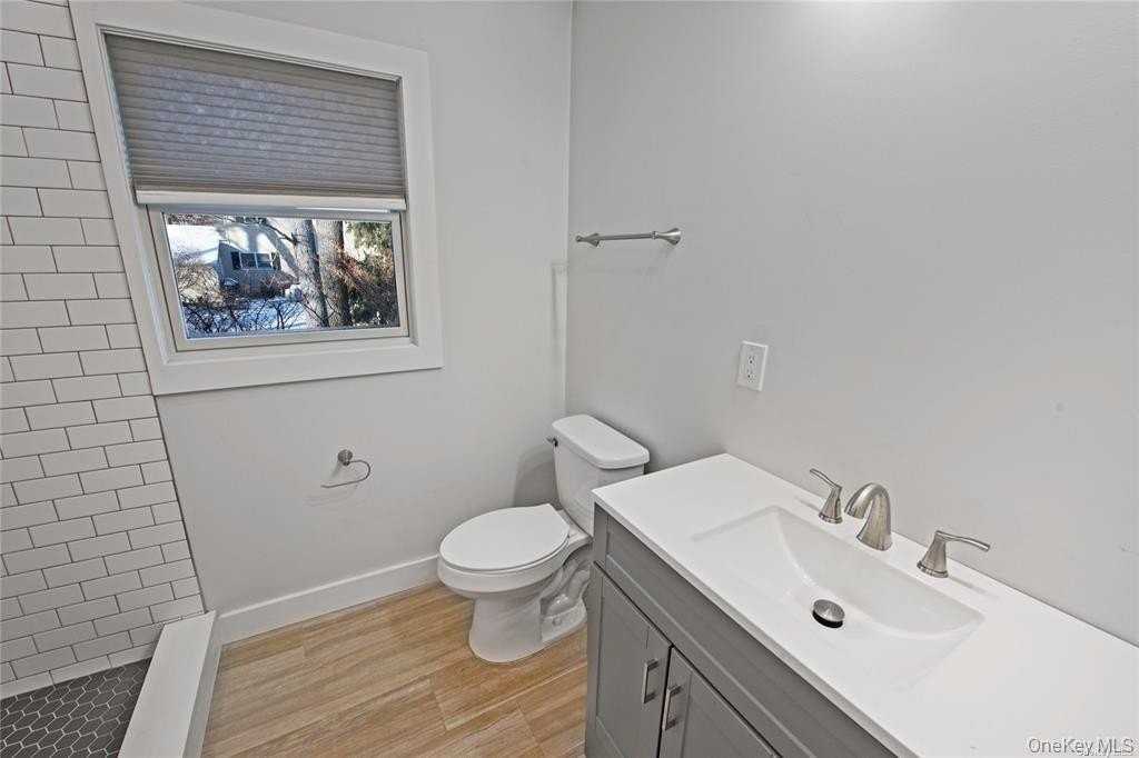 134 Ralph Ave - Photo 5 of 7