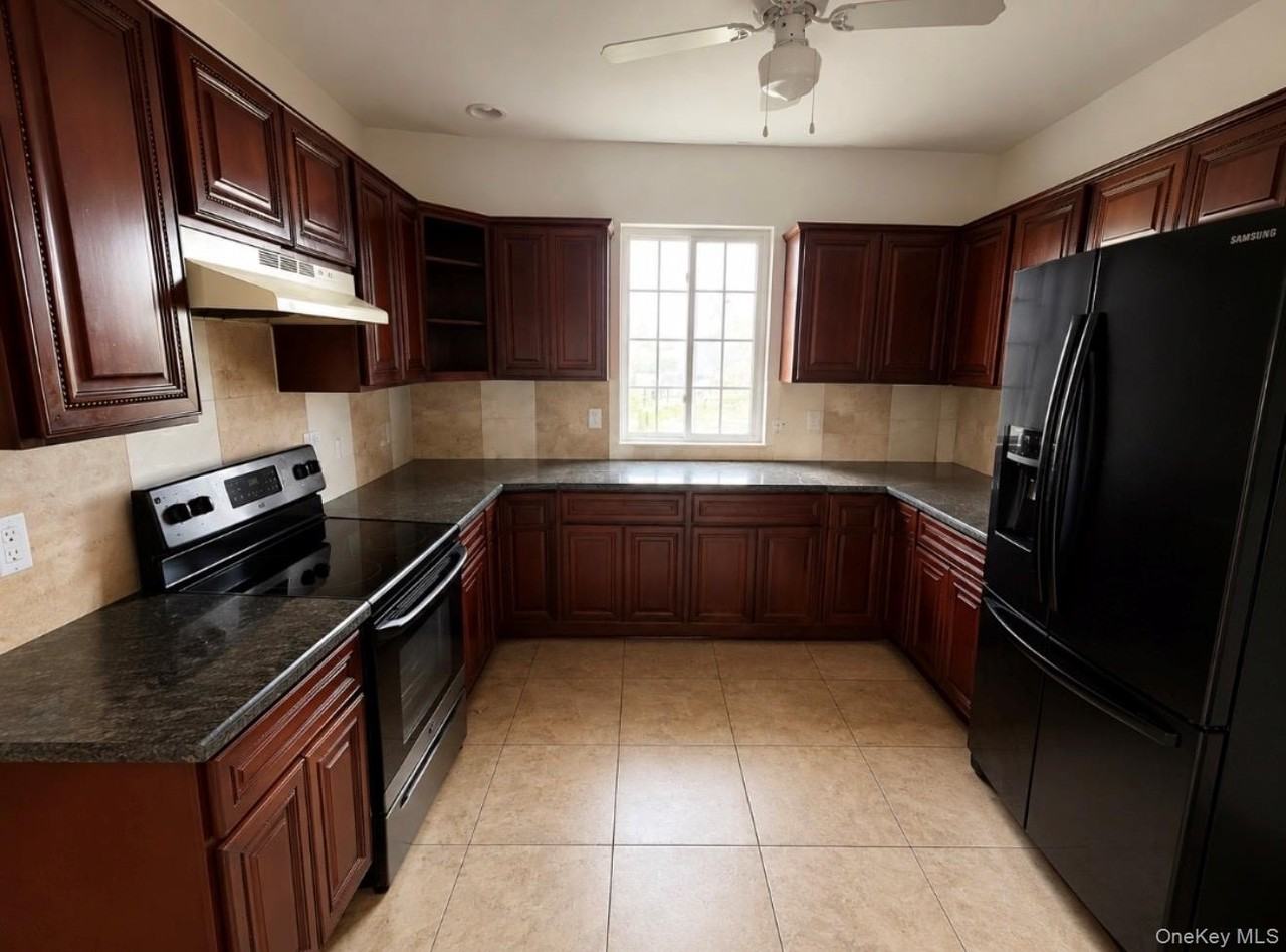 1535 153rd Pl - Photo 2 of 8