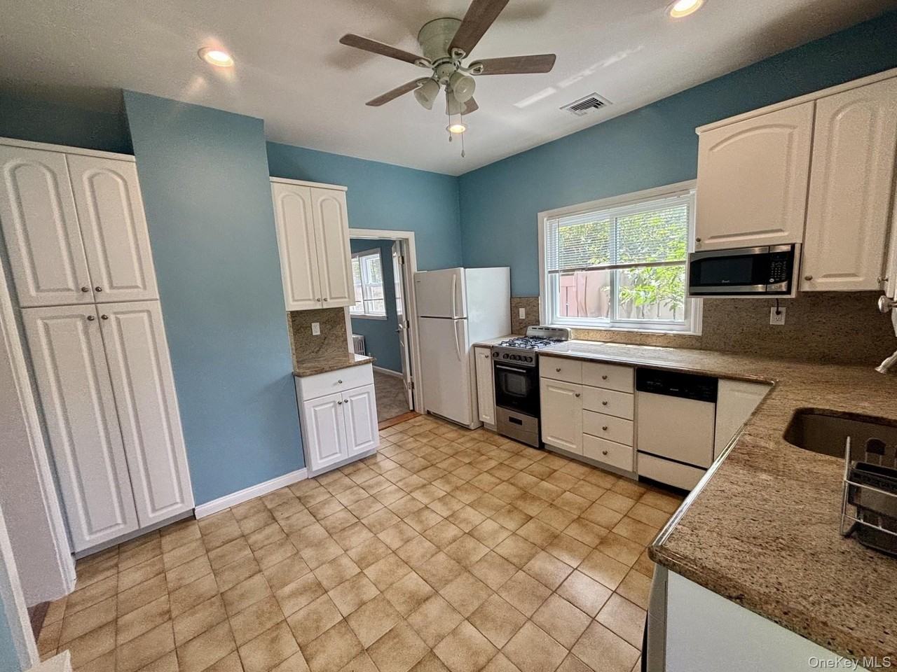 42 Bella Vista Ave - Photo 2 of 10
