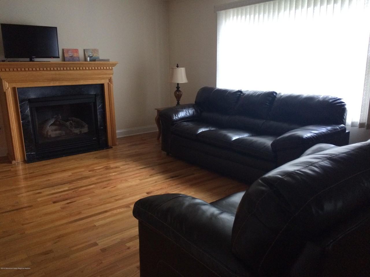 508 Lake Ter - Photo 2 of 16