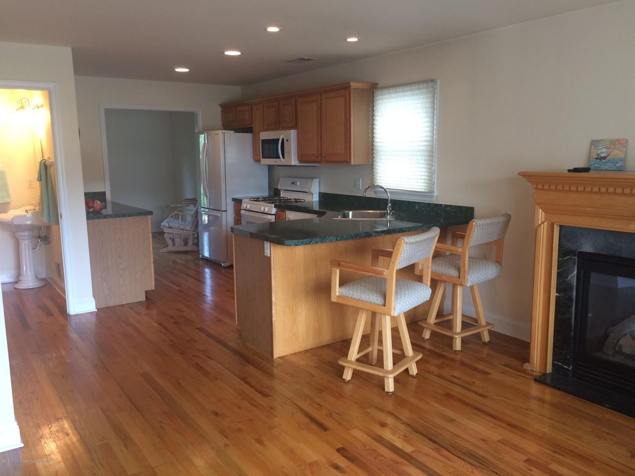 508 Lake Ter - Photo 3 of 16