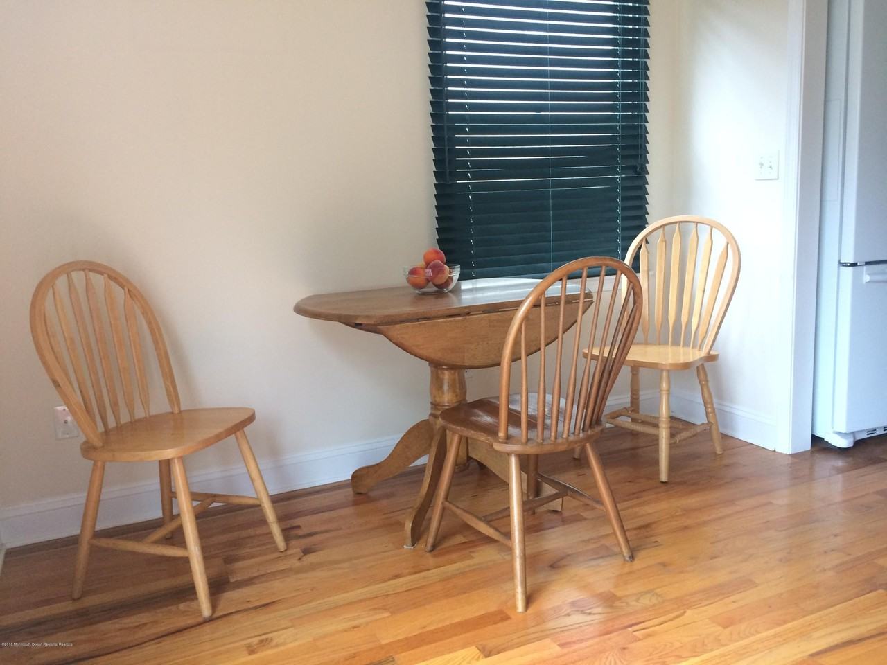508 Lake Ter - Photo 4 of 16
