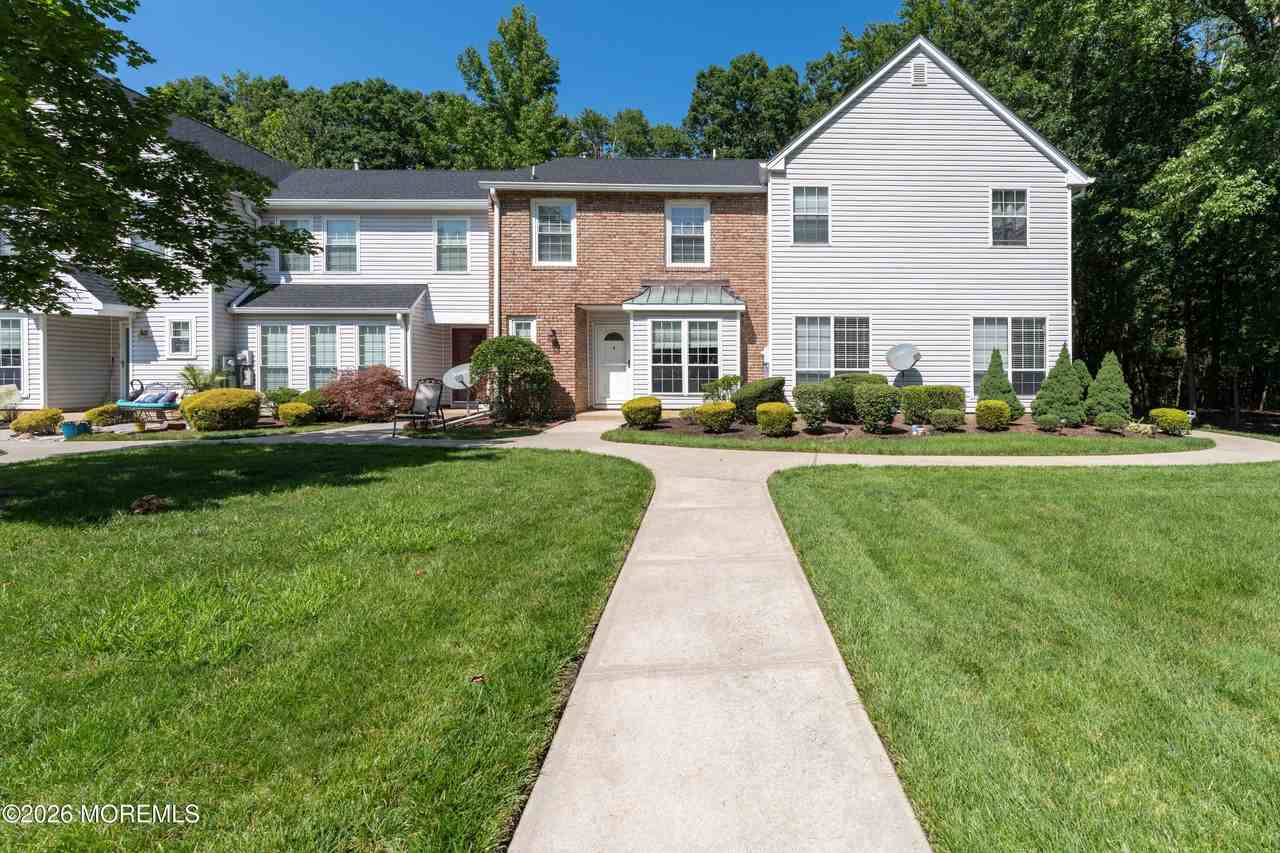 4 Vassar Pl - Photo 2 of 37
