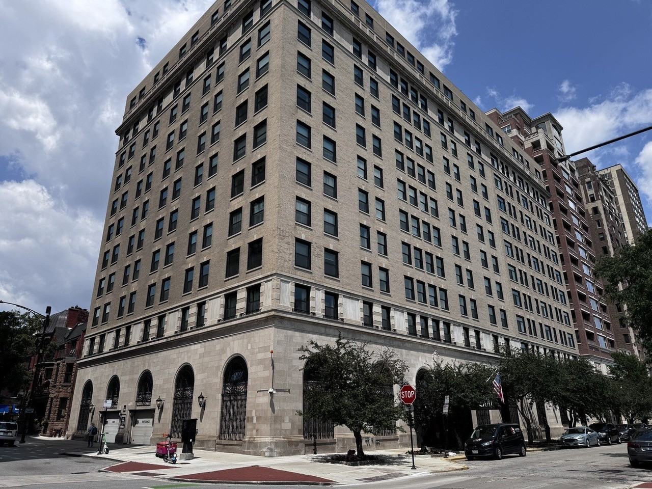 2100 N Lincoln Park W #9EN