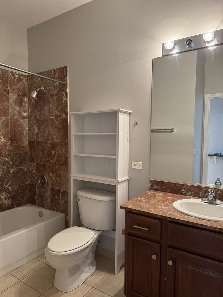 647 N Green St #207 - Photo 6 of 6