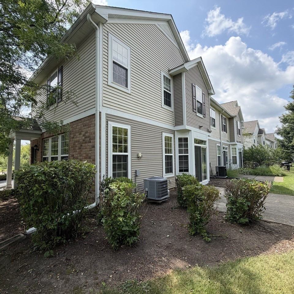 2620 Williamsburg Dr - Photo 2 of 14