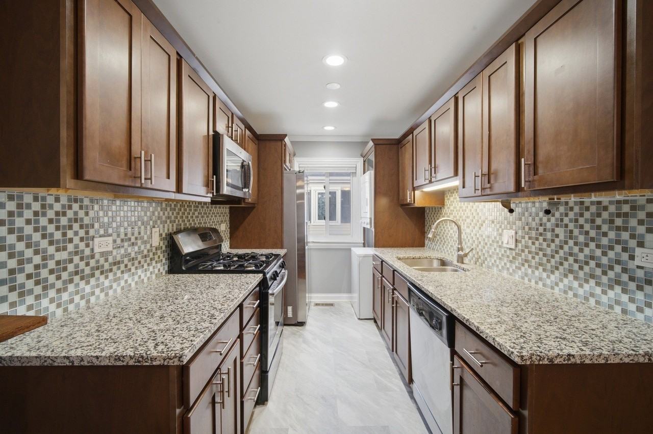 1306 Cove Dr #229D - Photo 5 of 15