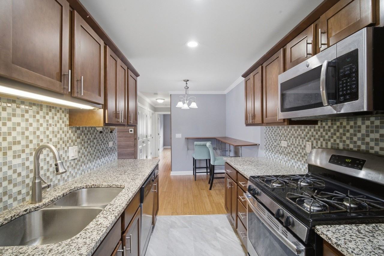 1306 Cove Dr #229D - Photo 6 of 15