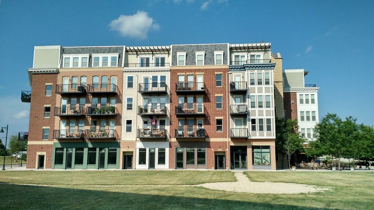 332 River St #4405