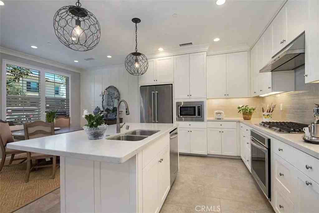 274 Rodeo - Photo 3 of 8