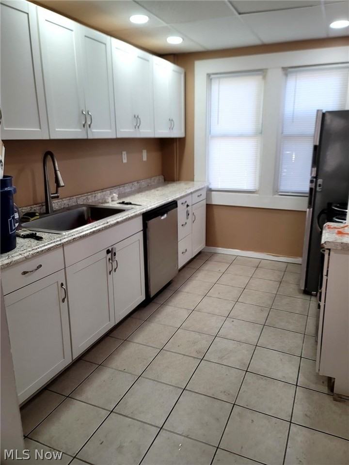 559 E Exchange St - Photo 3 of 18